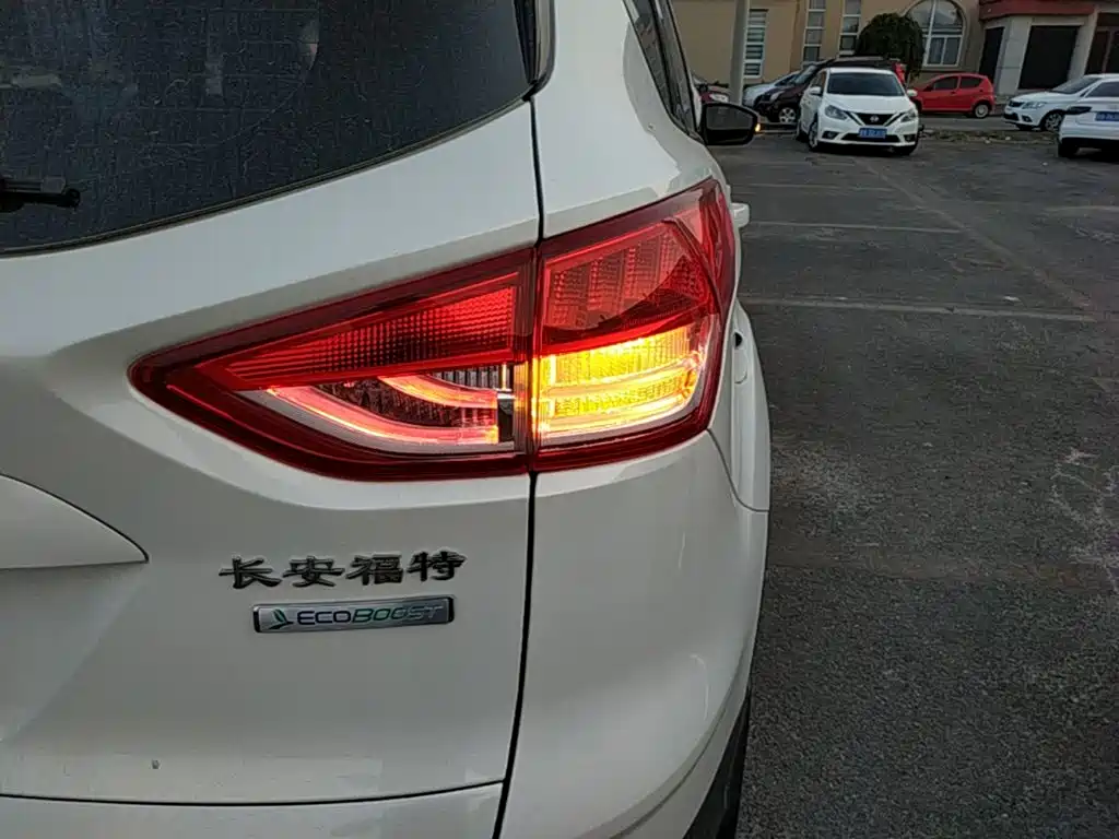 Ford Kuga — миниатюра 8