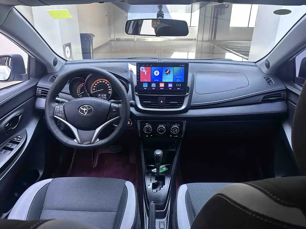 Toyota Yaris L — миниатюра 15