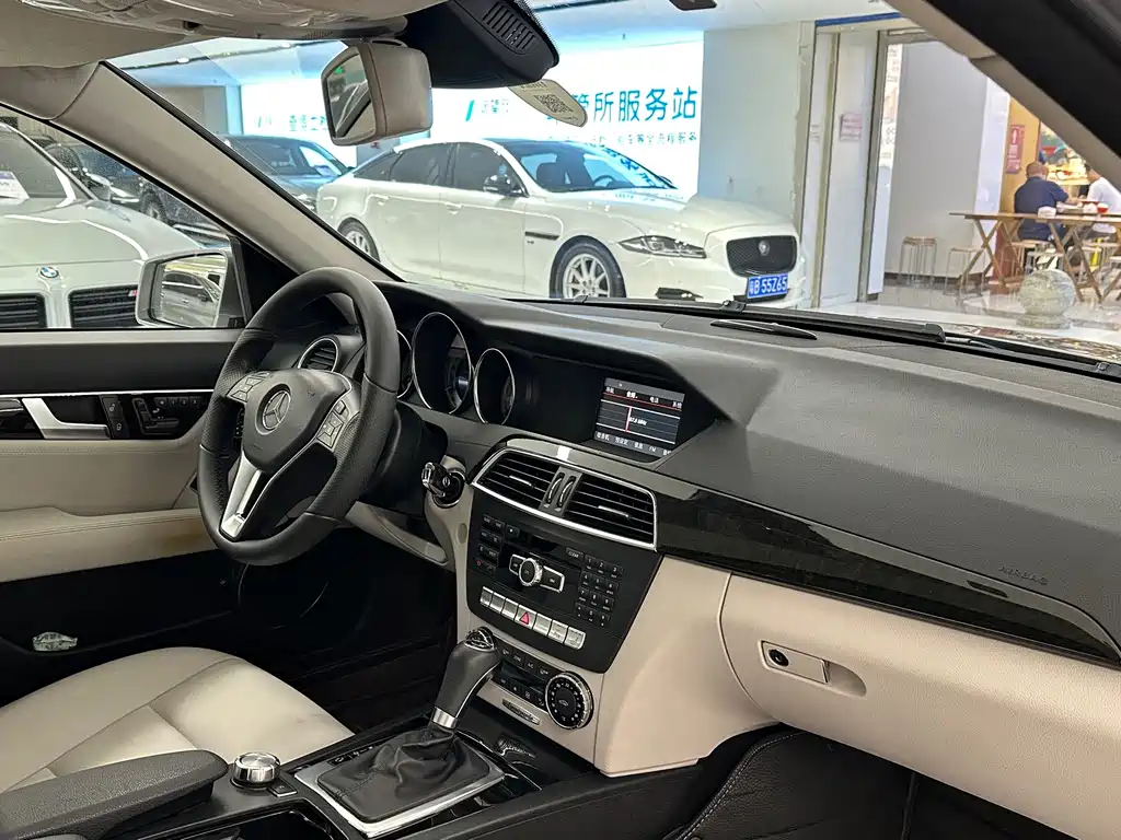 Mercedes-Benz C-Class — миниатюра 12