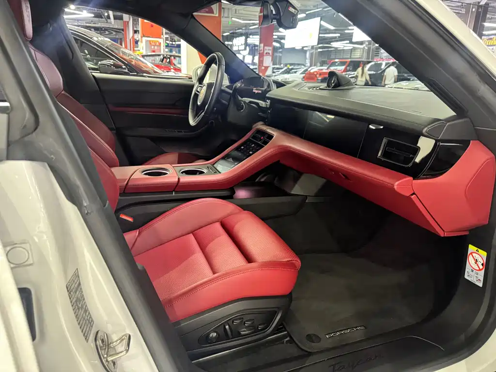 Porsche Taycan — миниатюра 4