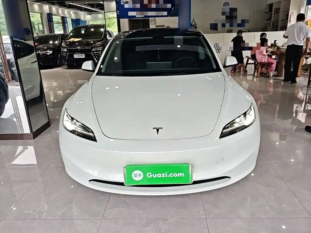 Tesla Model 3 — миниатюра 3