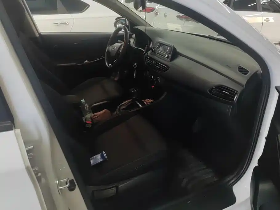 Hyundai Elantra — миниатюра 8