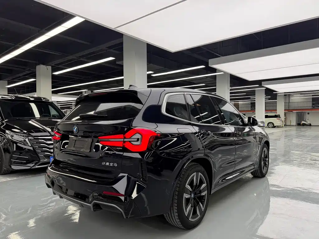 BMW iX3 — миниатюра 13