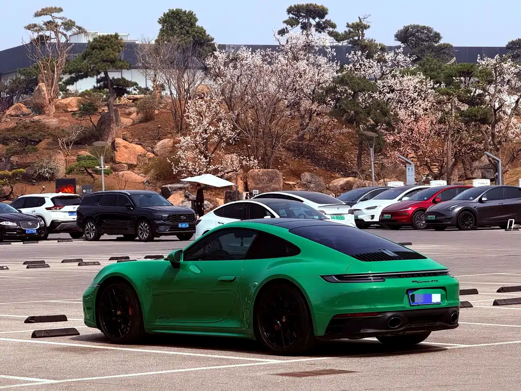 Porsche 911 2023 Carrera GTS 2.9T