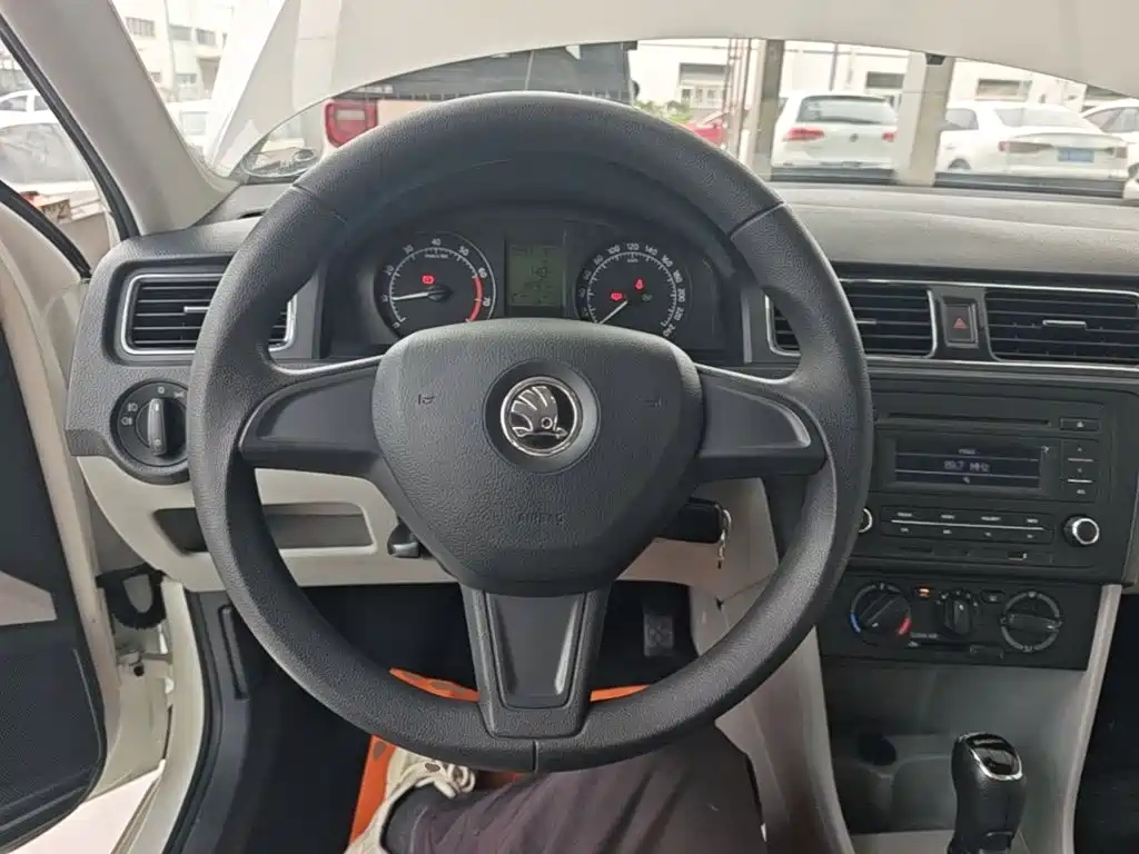 Skoda Rapid — миниатюра 11
