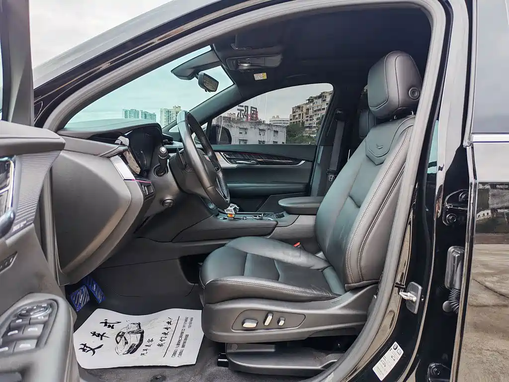 Cadillac XT6 — миниатюра 5