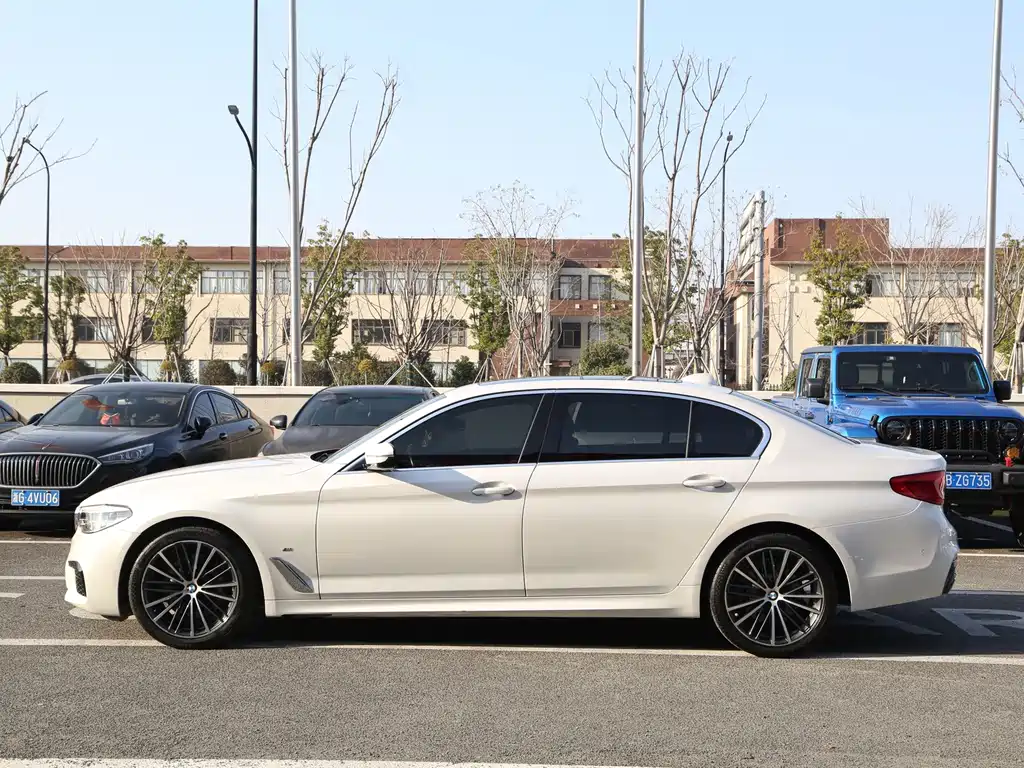 BMW 5 Series — миниатюра 17