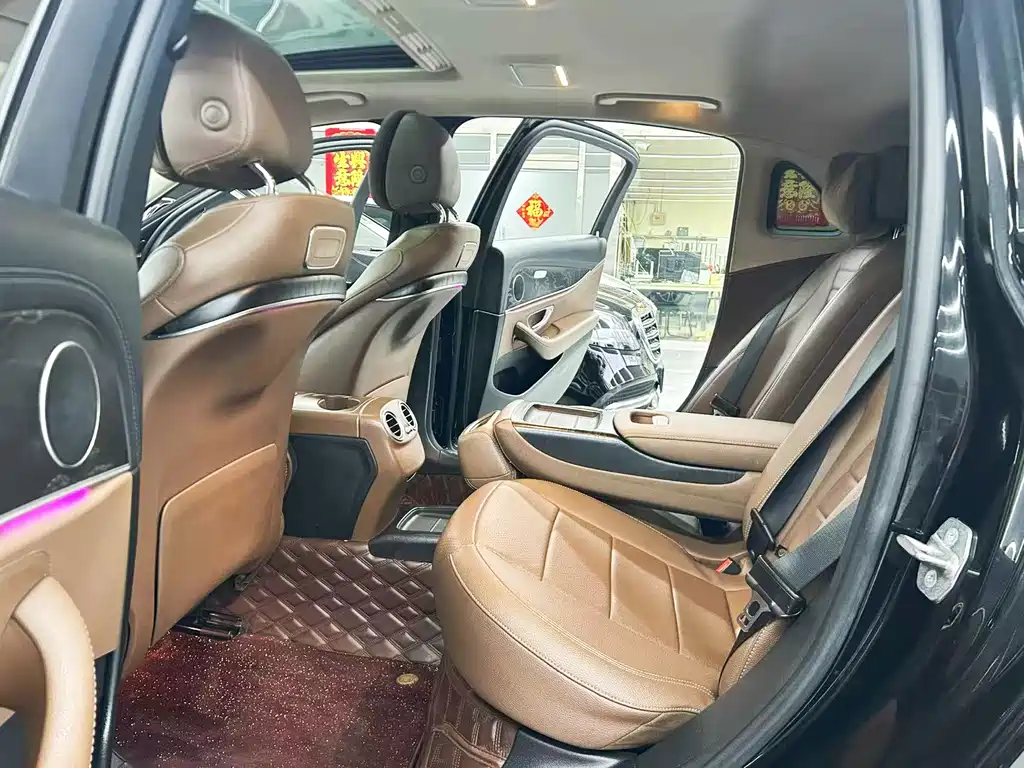 Mercedes-Benz E-Class — миниатюра 8