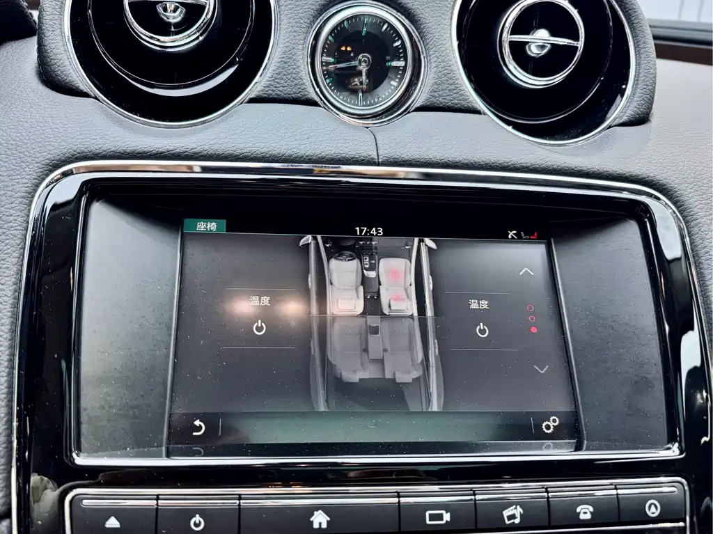 Jaguar XJ — миниатюра 12