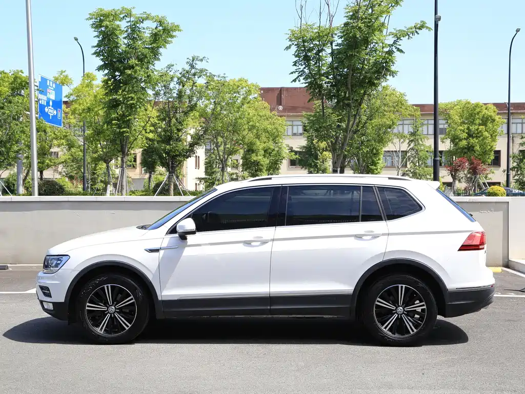 Volkswagen Tiguan L — миниатюра 17