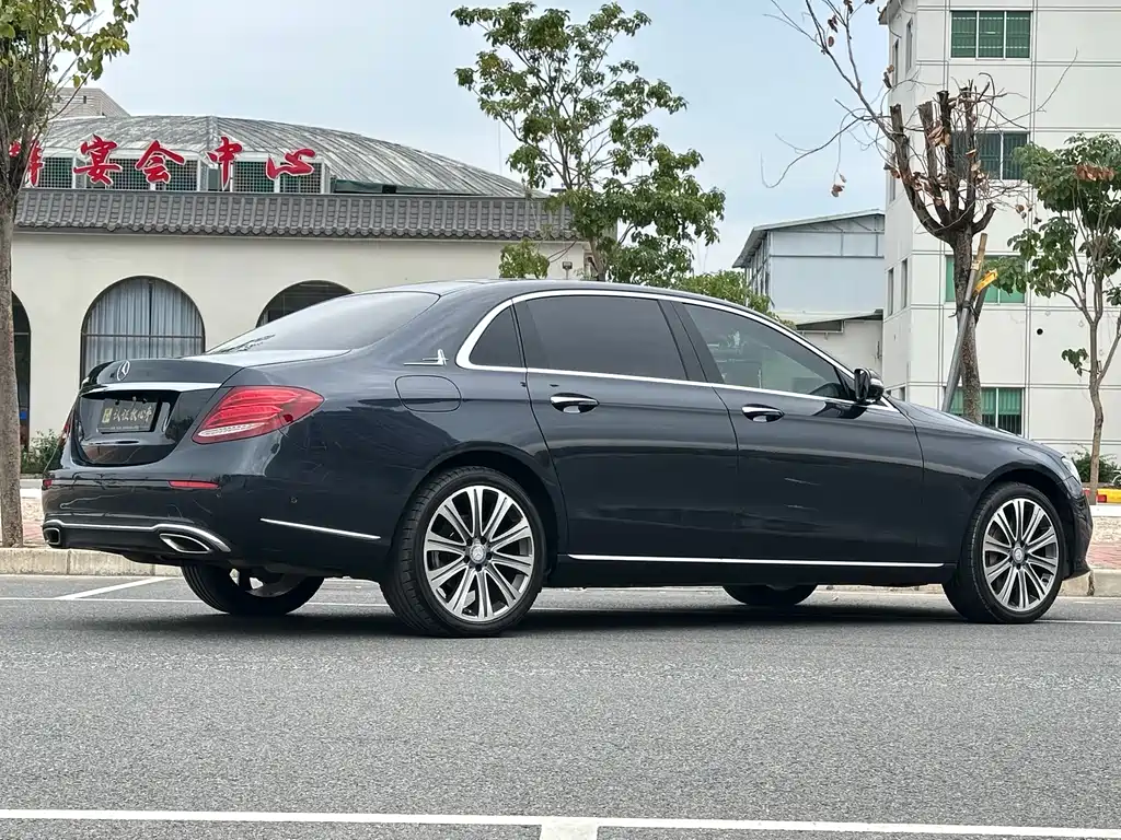 MERCEDES-BENZ E CLASS