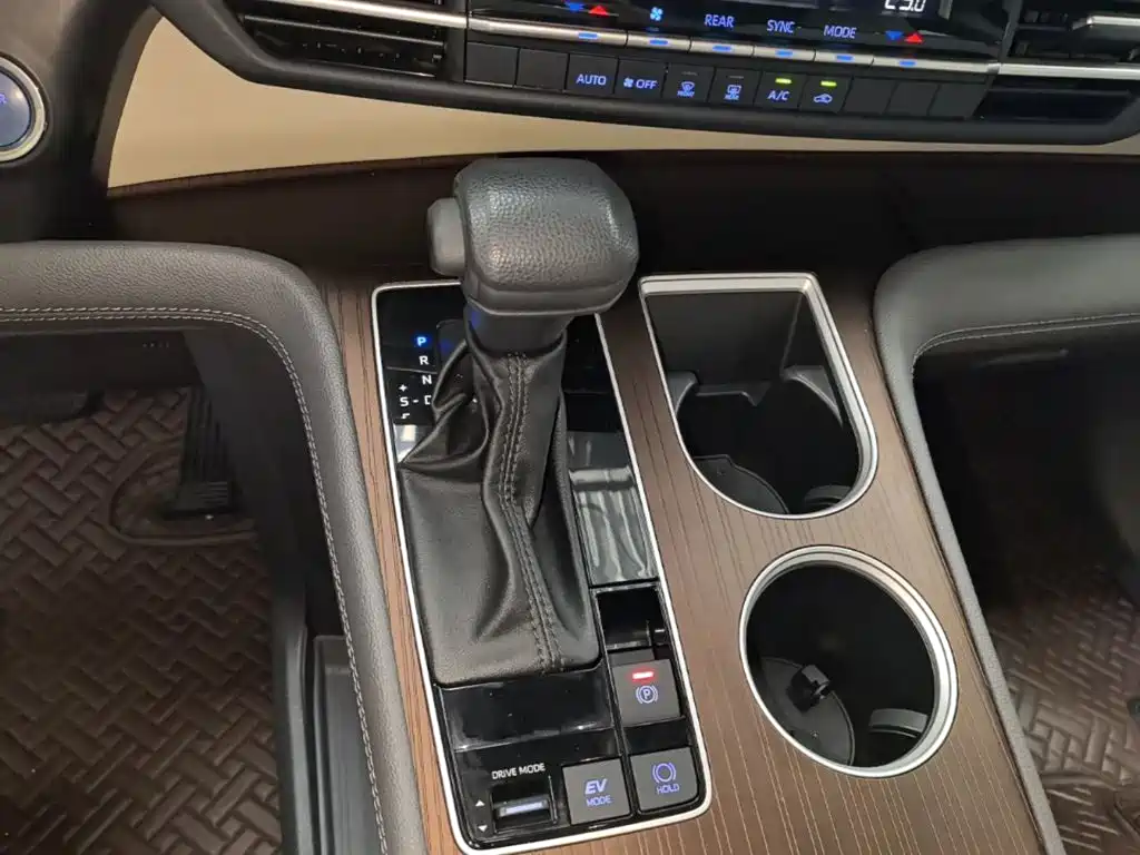 Toyota Sienna — миниатюра 14