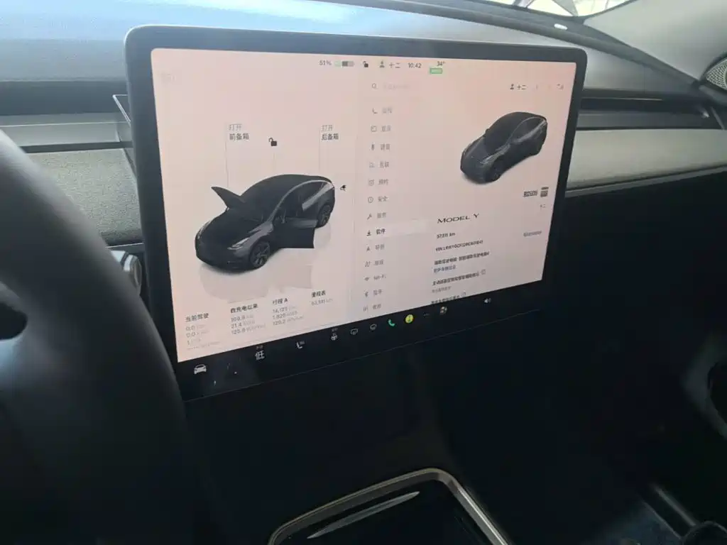 Tesla Model Y — миниатюра 13