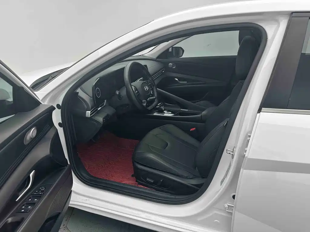 Hyundai Elantra — миниатюра 9
