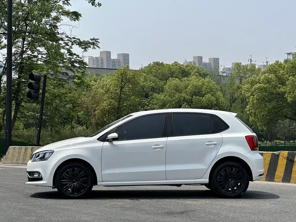 Volkswagen Polo 2016 1.6L AT Comfort