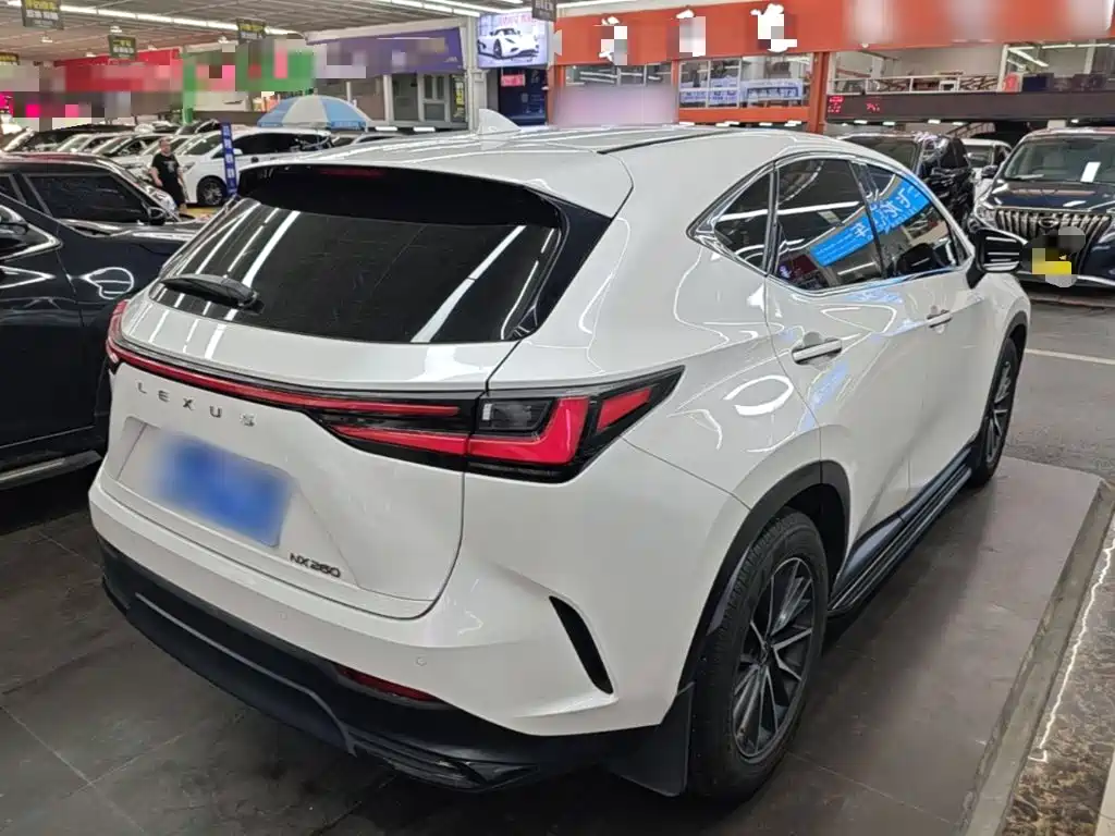 Lexus NX — миниатюра 7