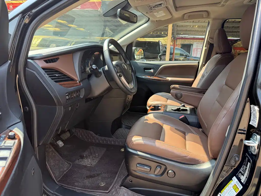 Toyota Sienna — миниатюра 9