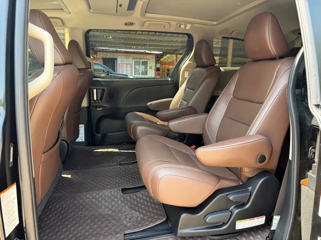 Toyota Sienna — миниатюра 11