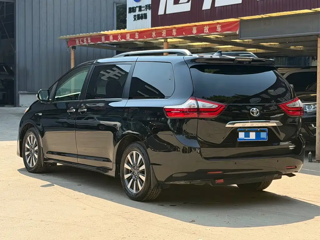 Toyota Sienna — миниатюра 5