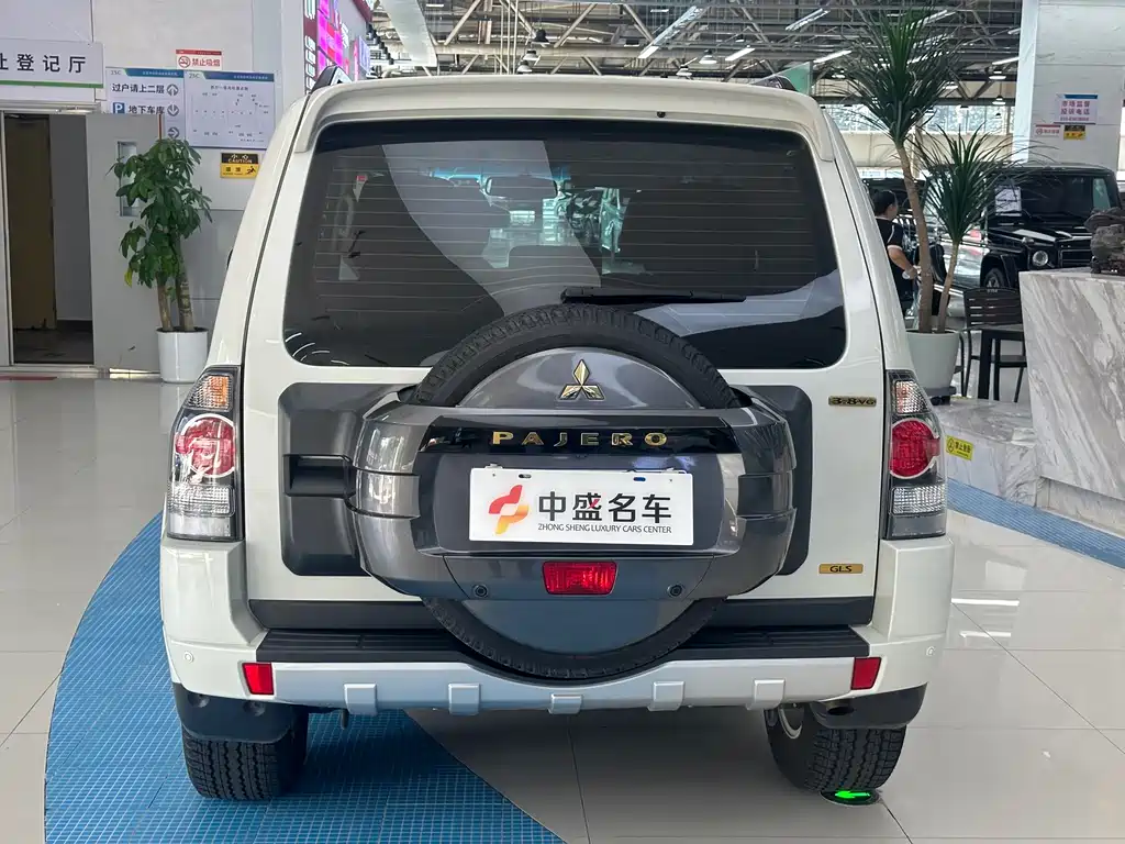 Mitsubishi Pajero (Import) — миниатюра 5