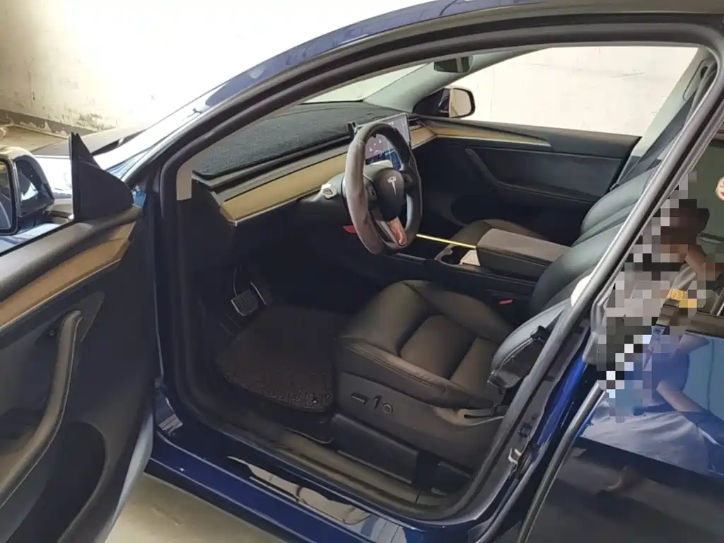 Tesla Model Y — миниатюра 16