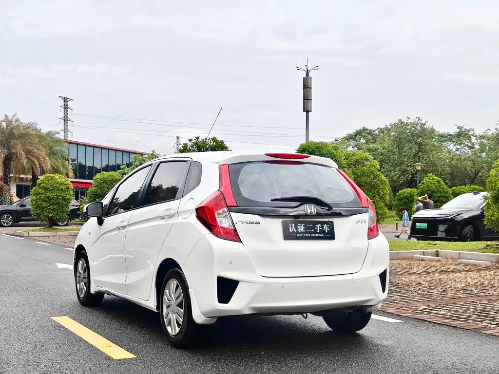 Honda Fit — миниатюра 7