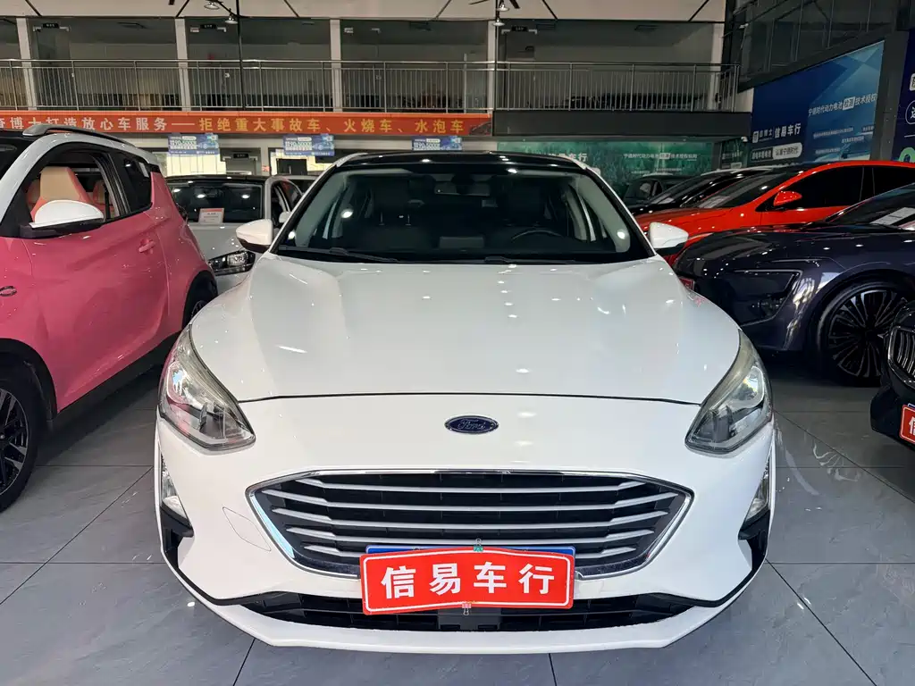 Ford Focus - фото 2