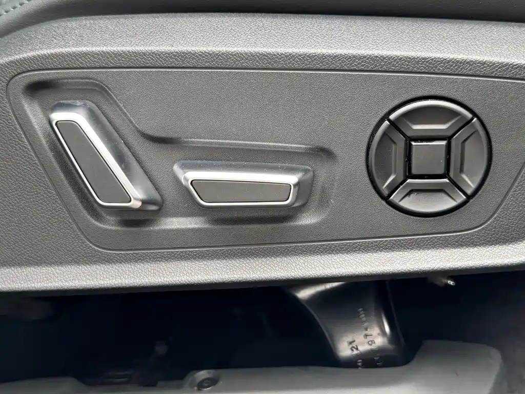 Audi A6L — миниатюра 9