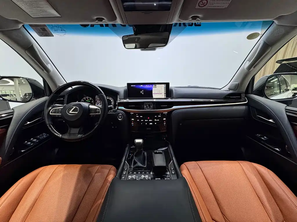 Lexus LX — миниатюра 9