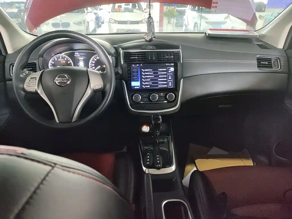 Nissan Tiida — миниатюра 10