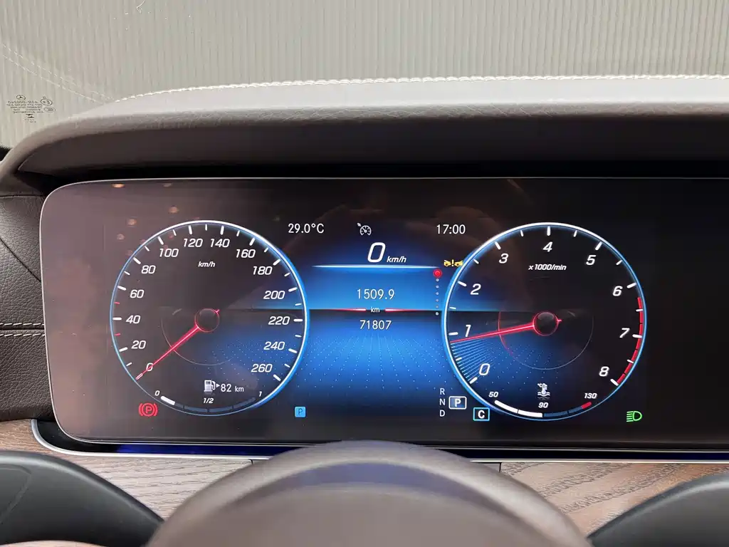 Mercedes-Benz E-Class — миниатюра 6