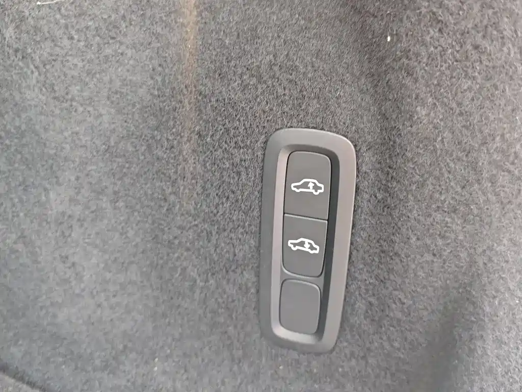 VOLVO XC60 PLUG IN HYBRID