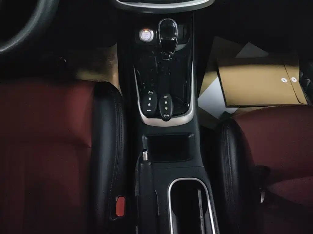 Nissan Tiida — миниатюра 14