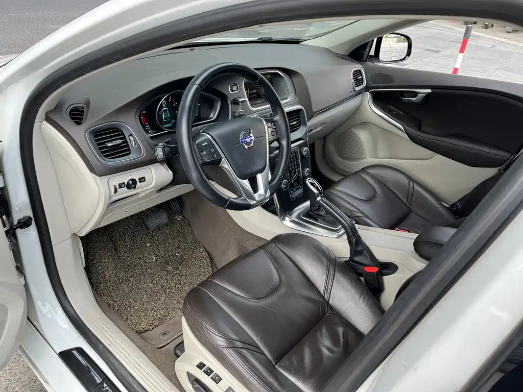 Volvo V40 — миниатюра 11