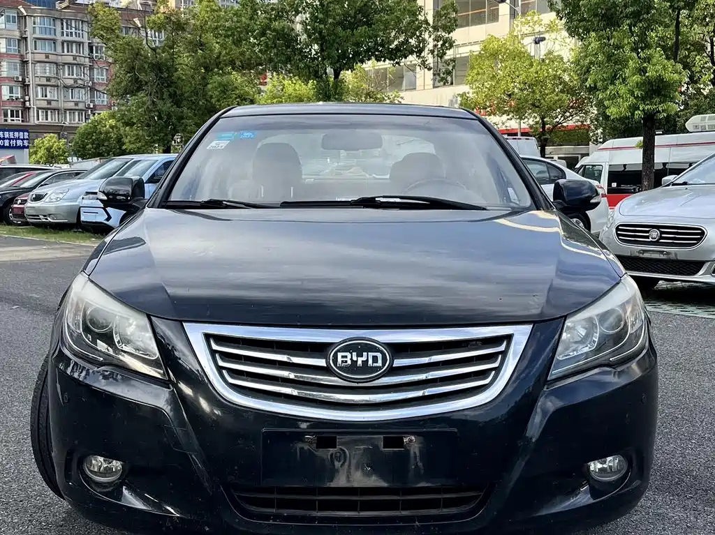 BYD G6 2013 2.0L MT Luxury