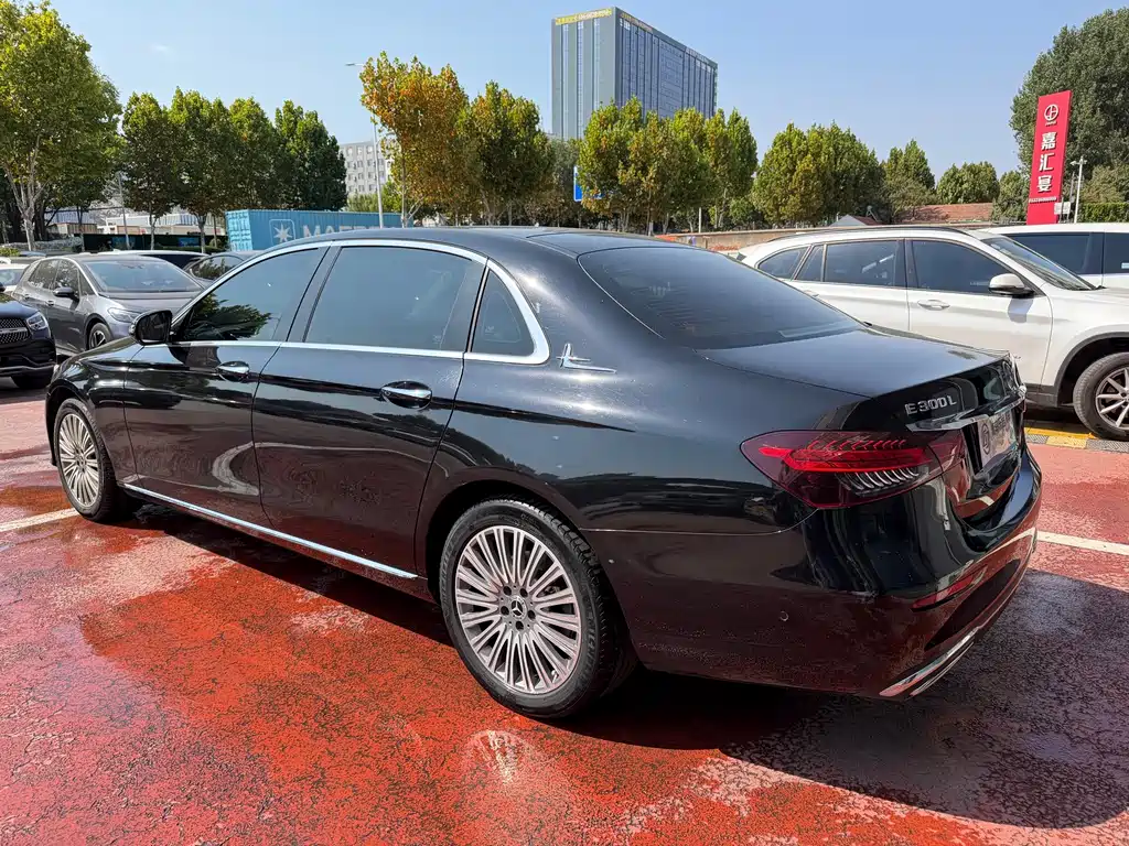 Mercedes-Benz E-Class — миниатюра 4
