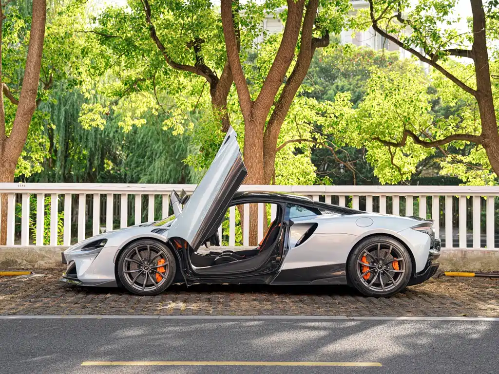 McLaren Artura — миниатюра 26
