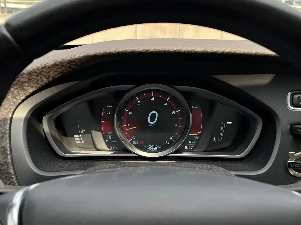 Volvo V40 — миниатюра 9