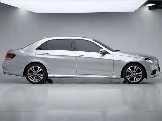 Mercedes-Benz E-Class — миниатюра 10