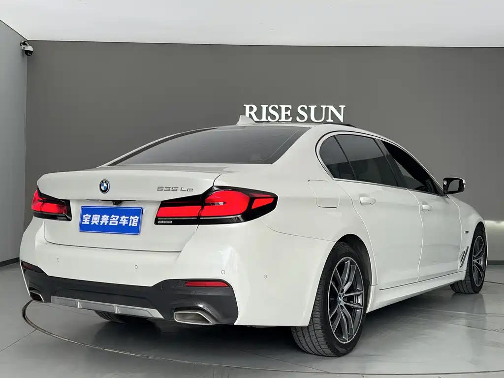 BMW 5 Series New Energy — миниатюра 10