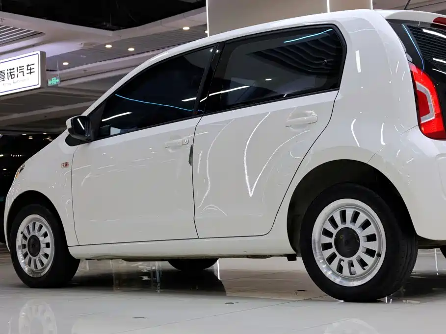 Volkswagen up! — миниатюра 12