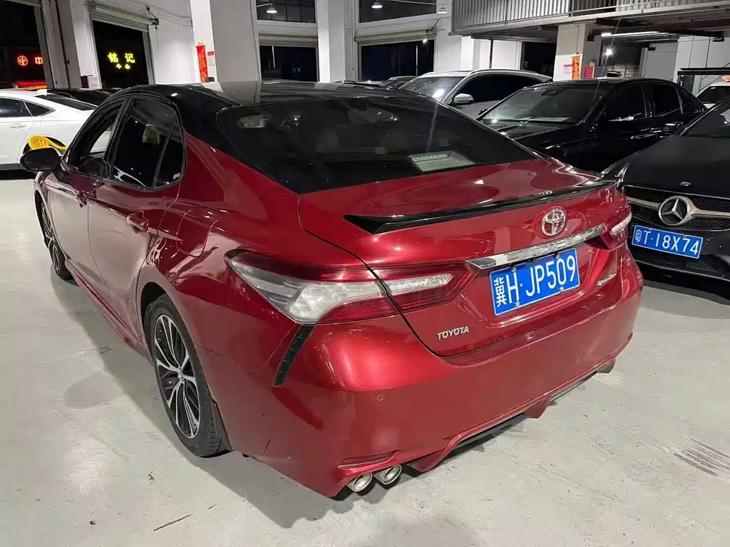 Toyota Camry - фото 4