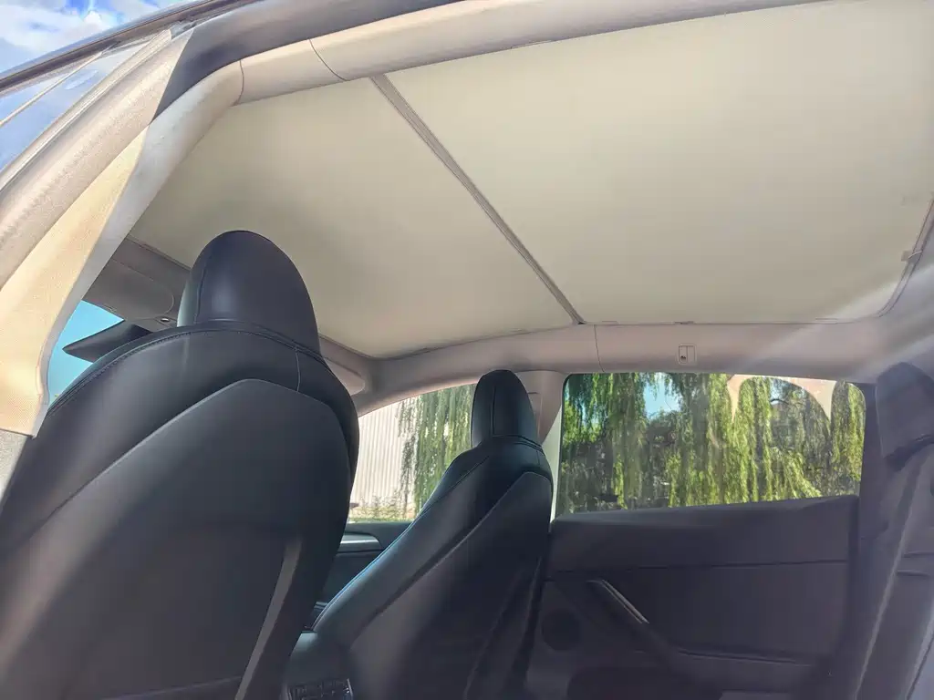 Tesla Model Y — миниатюра 14