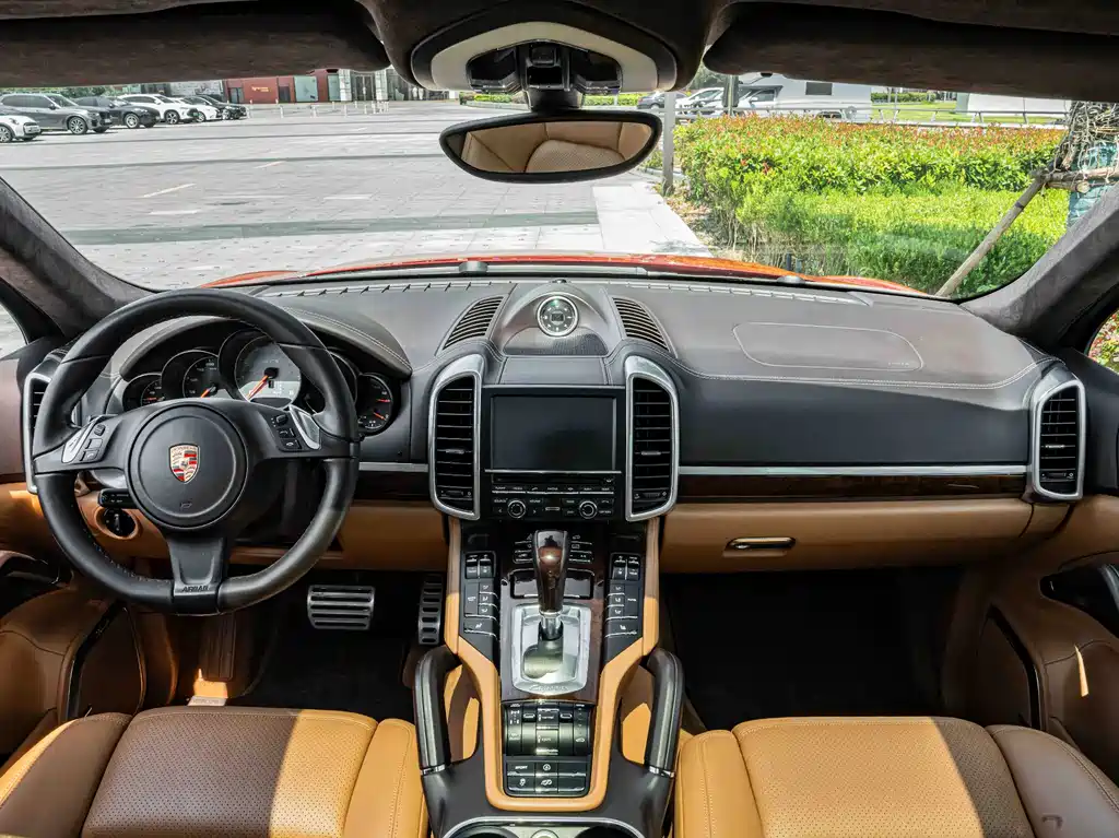 Porsche Cayenne — миниатюра 15