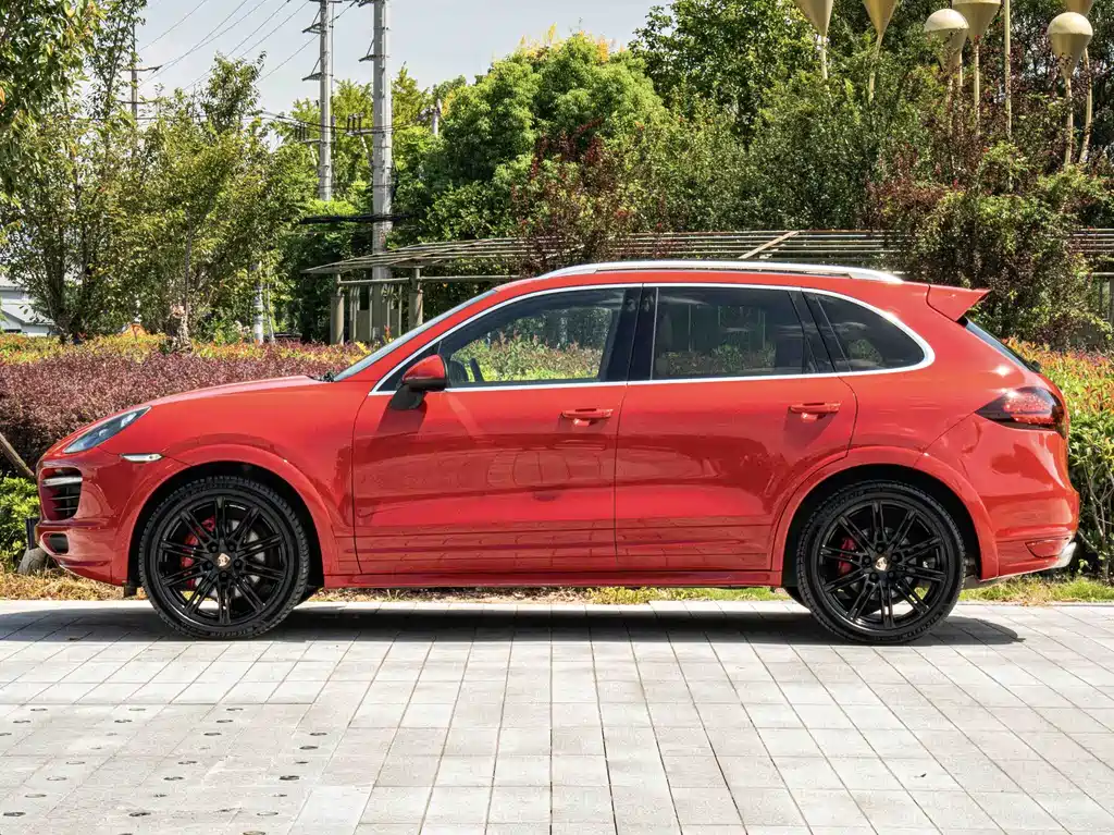 Porsche Cayenne — миниатюра 4