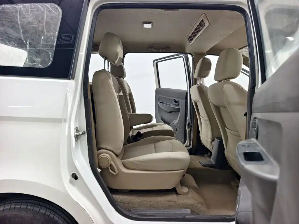 Wuling Hongguang — миниатюра 17