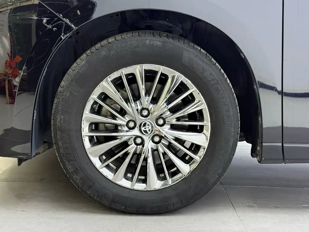 Toyota Alphard — миниатюра 7