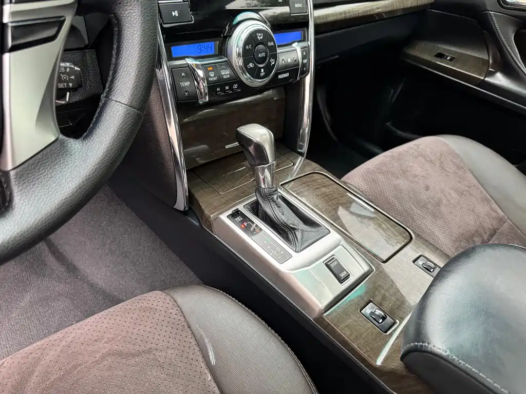 Toyota Reiz — миниатюра 12
