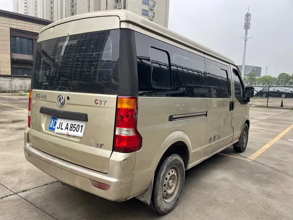 DFSK C37 — миниатюра 7