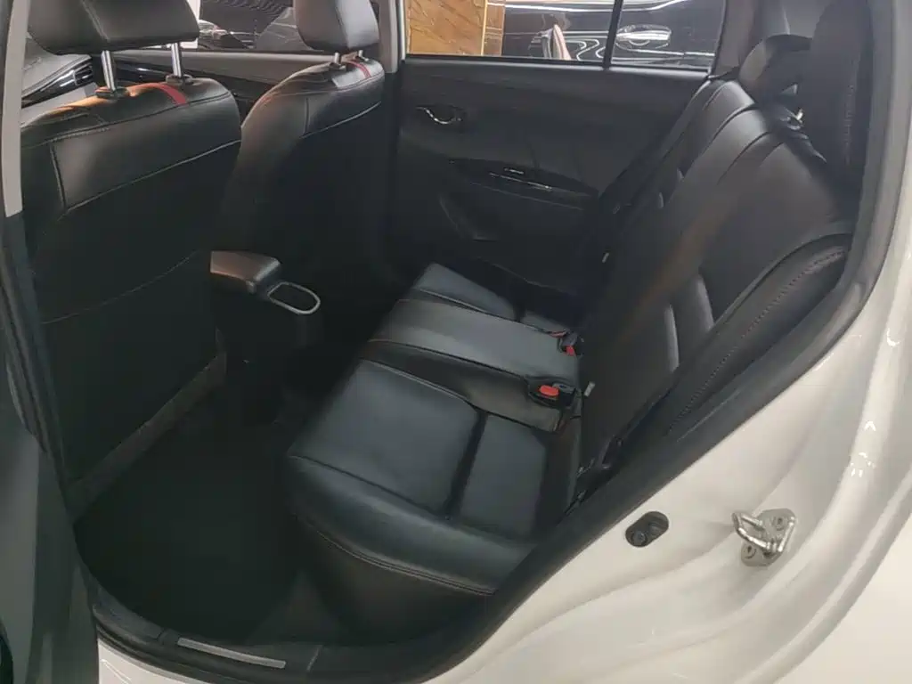 Toyota Yaris L — миниатюра 17